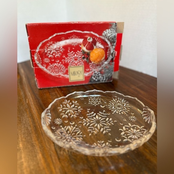Mikasa Snowflake Sweet Dish 9 1/4" Clear Glass Holiday Serving Plate Germany - Picture 1 of 4